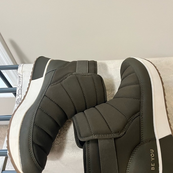 Dr. Scholl's Winter Snow Boots | Waterproof & Slip-On | Size 8M EUR 38 - Picture 7 of 9